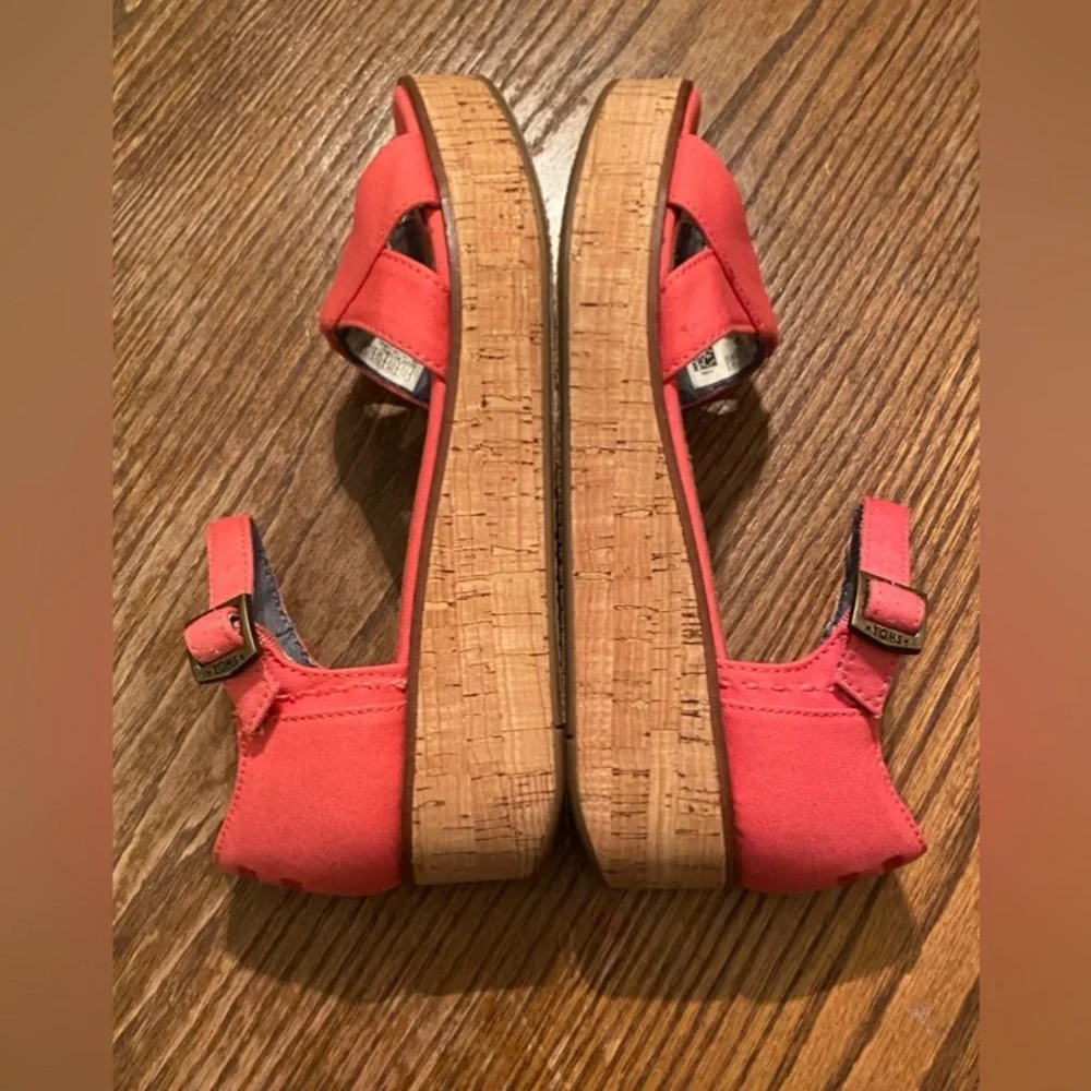 TOMS Pre-Owned Women’s Harper cork low platform wedge Coral sandals Size 7.5 - Picture 3 of 11